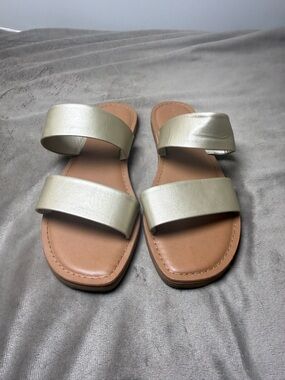 Universal Thread Women’s Sandals, Gold, Size 9.5